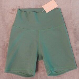 WILO Shorts, Kelly Green, XS, Emerald Green, NWT